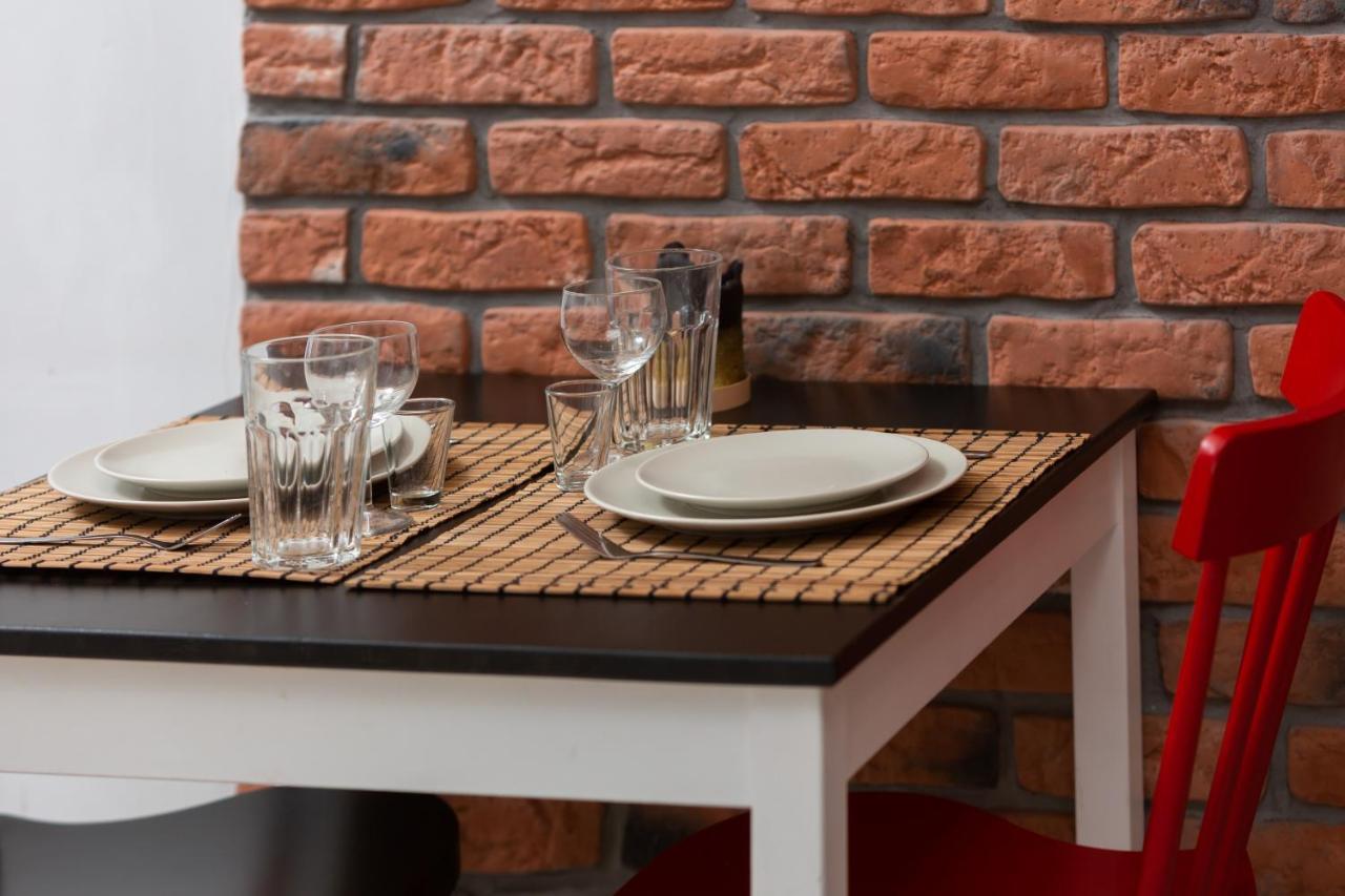 Downtown Studio Apartment Poznanska By Renters Варшава Екстер'єр фото