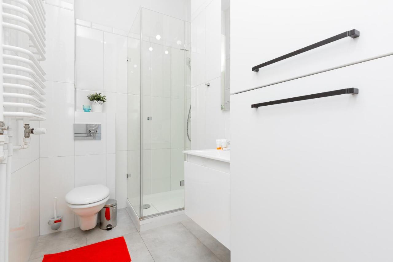 Downtown Studio Apartment Poznanska By Renters Варшава Екстер'єр фото