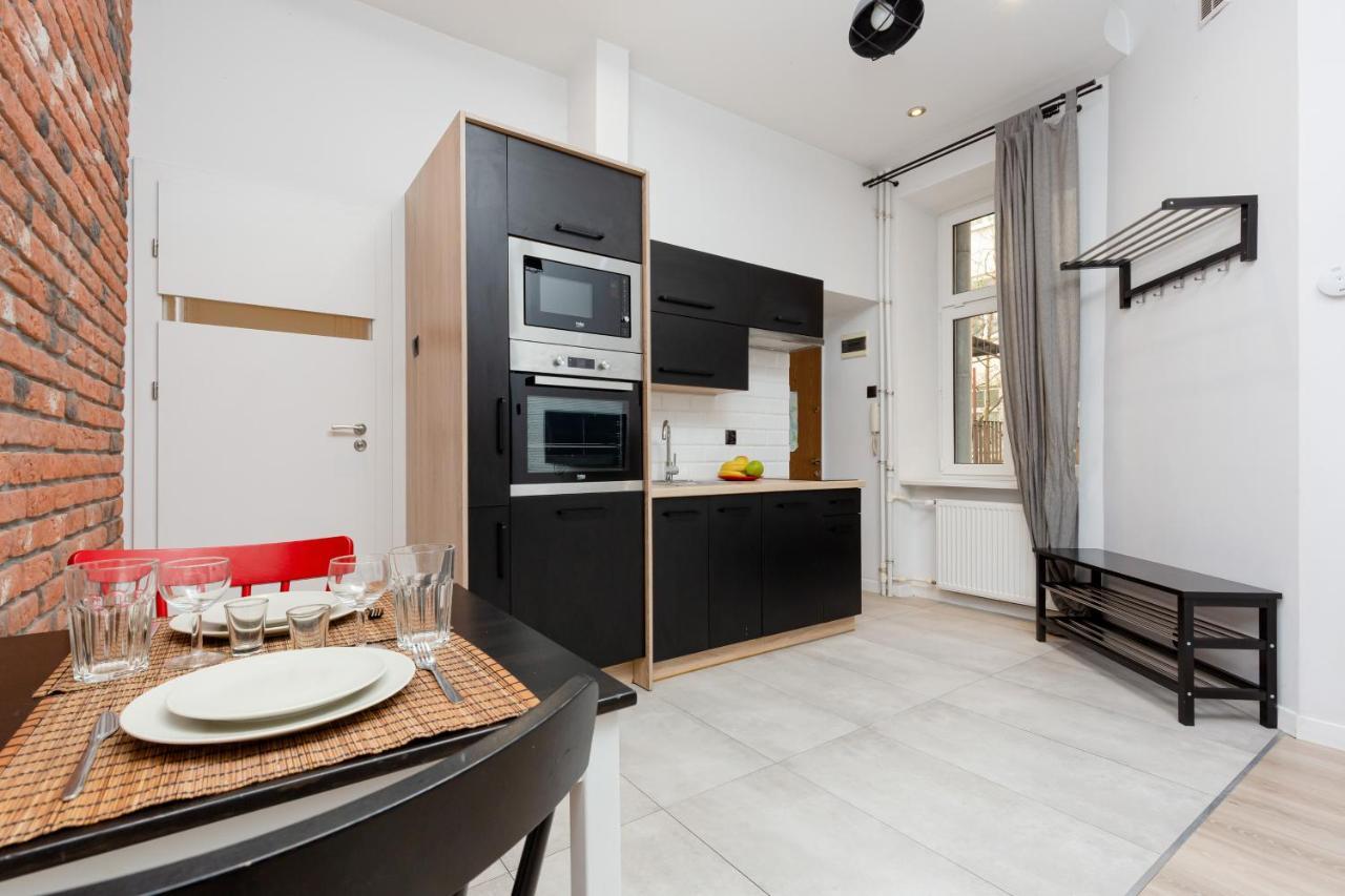 Downtown Studio Apartment Poznanska By Renters Варшава Екстер'єр фото